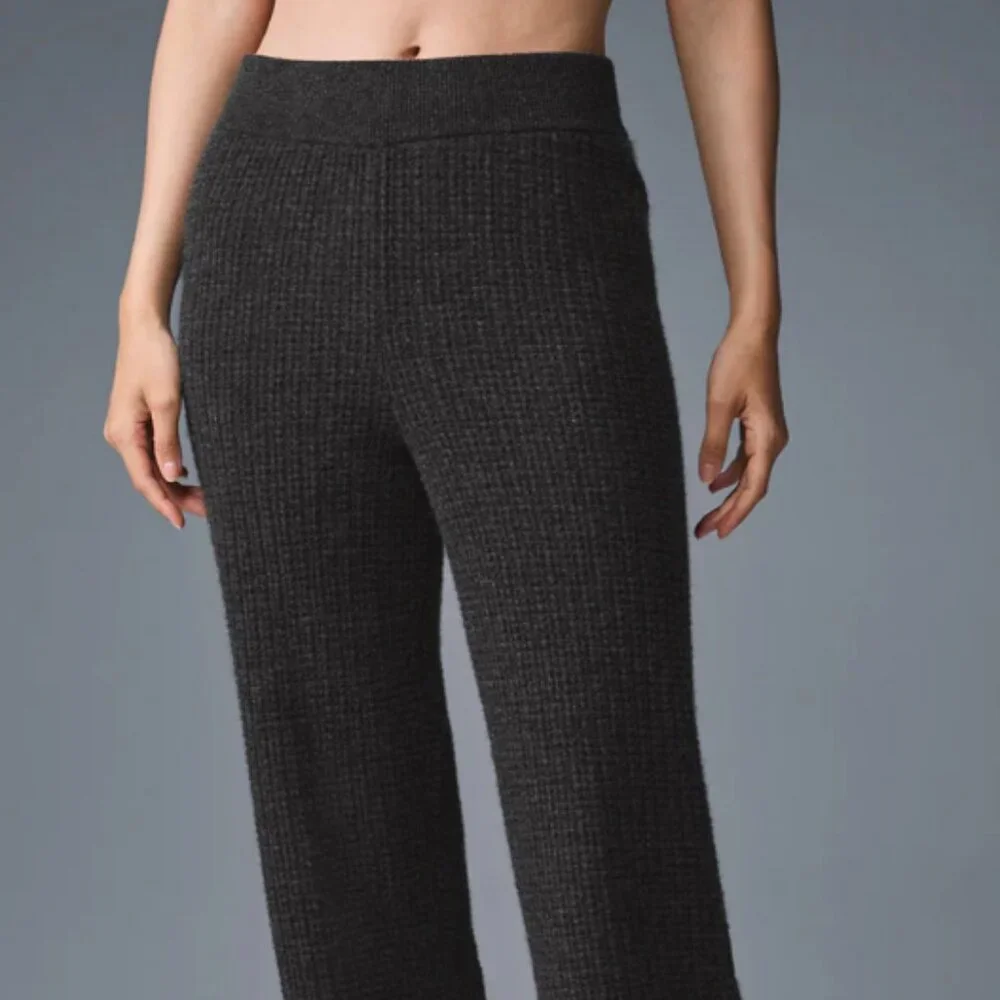 NWT Alo Yoga Plush Waffle High Waist Cashmere Pant in Dark Heather Gray sz SMALL